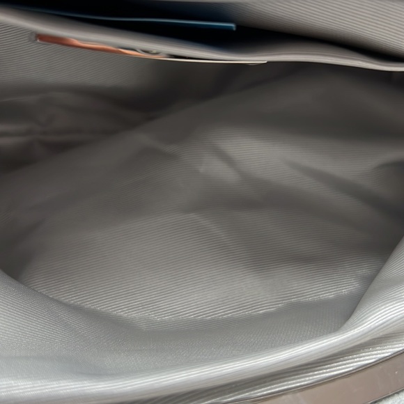 42 Gold - 7018 Silver Clutch with Chain NWT - Picture 6 of 10